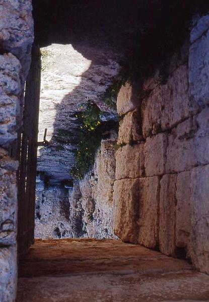 121-Siracusa,forte Eurialo,24 aprile 2000.jpg